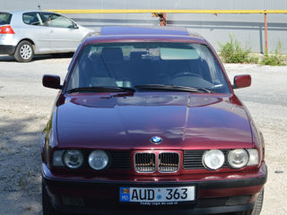 BMW 5 Series foto 2
