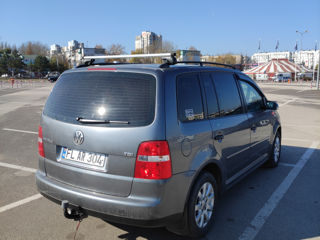 Volkswagen Touran foto 9