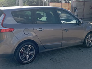 Renault Grand Scenic foto 2