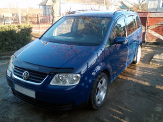 Volkswagen Touran foto 1