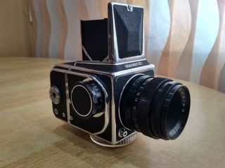 Салют-С советская копия легендарного Hasselblad. Средний формат кадр 6х6, 120мм плёнка. foto 3