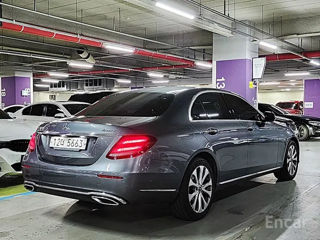 Mercedes E-Class foto 2