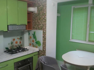 Apartament cu 2 camere, 53 m², Botanica, Chișinău foto 2