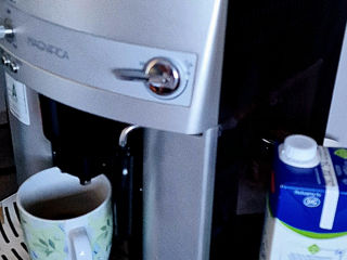 Vând aparat de cafea marca Delonghi Magnifica foto 2