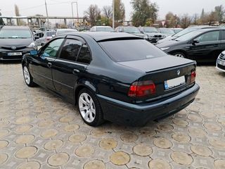 BMW 5 Series foto 8