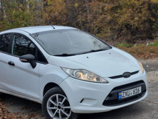 Ford Fiesta foto 2