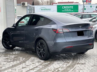 Tesla Model Y foto 3