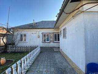 Vindem jumătate de casă cu încălzire autonomă și sobă în sectorul Schinoasa a municipiului Chișinău. foto 2