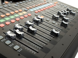 Mixer digital Behringer X32 Compact. livrare în toată Moldova,plata la primire foto 8