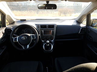 Toyota Verso-S foto 8