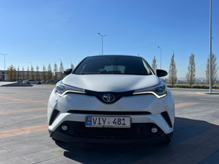 Toyota C-HR foto 2