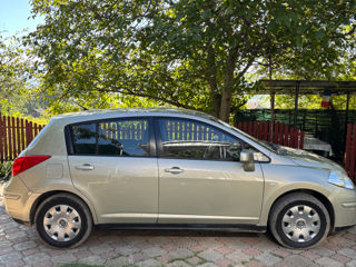 Nissan Tiida foto 8