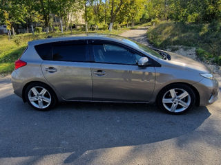 Toyota Auris foto 2