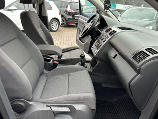 Volkswagen Touran foto 7