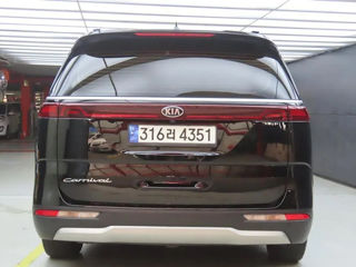 KIA Carnival foto 2