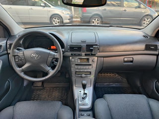 Toyota Avensis foto 1