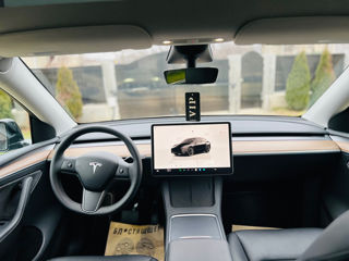 Tesla Model Y foto 8