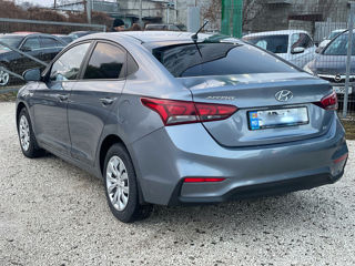 Hyundai Accent foto 2