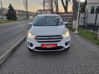 Ford Kuga foto 2