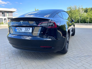 Tesla Model 3 foto 4