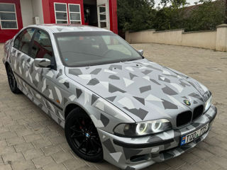 BMW 5 Series foto 2