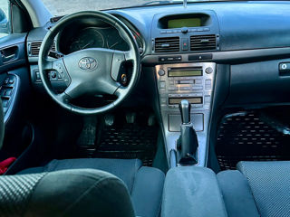 Toyota Avensis foto 6