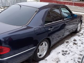 Mercedes E Class foto 3