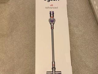 Dyson  v8 advanced  nou nouts