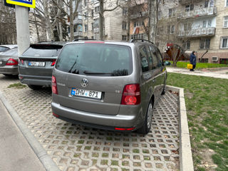 Volkswagen Touran foto 2