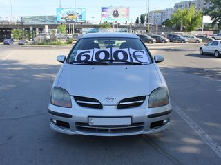 Nissan Almera Tino foto 1