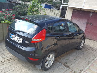 Ford Fiesta foto 3