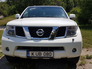 Nissan Pathfinder foto 1