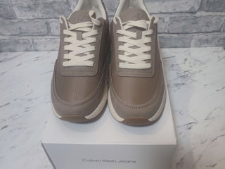 Vând pantofii sport Calvin Klein - mărimea 43