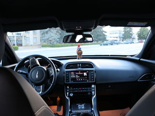 Jaguar XE foto 8