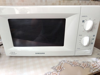 Microunda Samsung CE2718NR