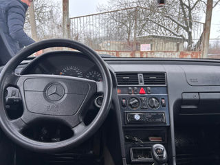 Mercedes C-Class foto 10