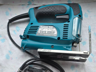 Makita 4329 (ferăstrău pendular)