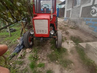 Vând tractor foto 3