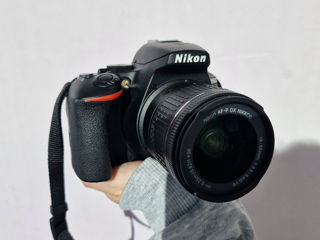 Cameră foto Nikon D5600 + AF-P 18-55VR Kit + card flash cu memorie 64 GB (stare ideală) foto 4