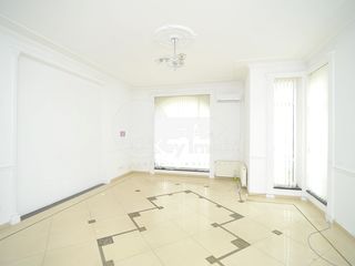 Vânzare casă cu 4 nivele, 9 ari, 880 mp, Centru foto 4