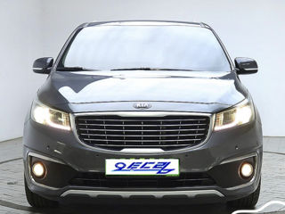 KIA Carnival foto 1