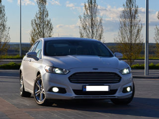 Ford Fusion foto 2