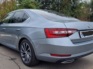 Skoda Superb foto 2