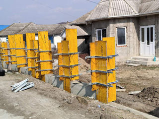 Servicii de betonare a temeliei pentru gard. Preturi atractive.