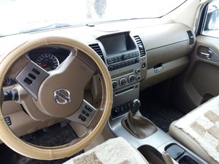 Nissan Pathfinder foto 6