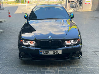 BMW 5 Series foto 1