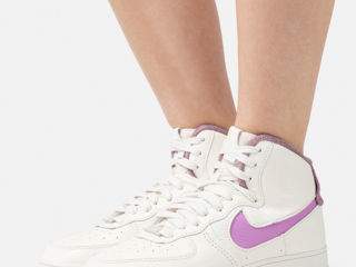 Nike Air Force 1 in ivory and violet foto 3