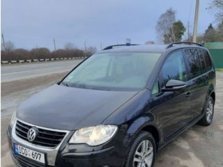 Volkswagen Touran foto 1