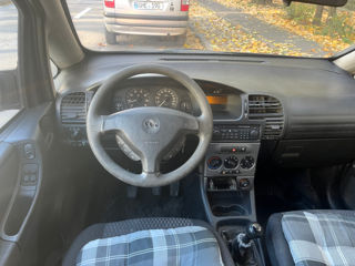 Opel Zafira foto 2