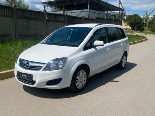 Opel Zafira фото 0